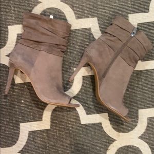 Vince Camuto Catillia tan leather bootie-LIKE NEW
